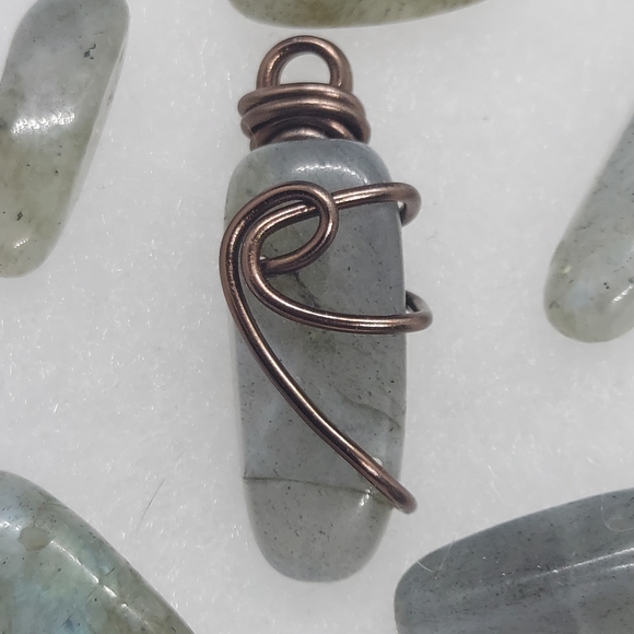 Labradorite wire wrapped pendent - Picture 4 of 4